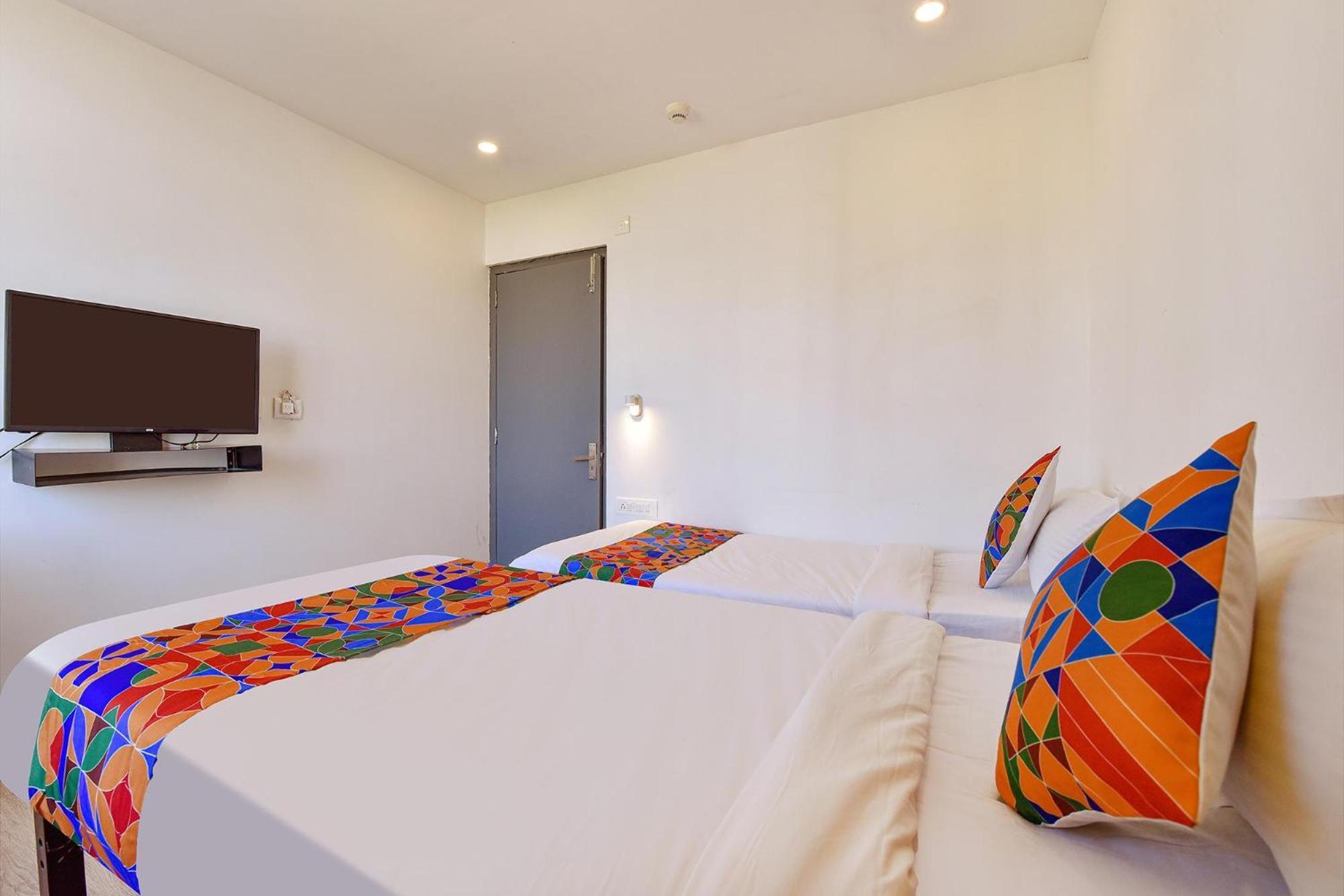 Fabhotel Ny Townhouse Ahmedabad Exterior photo