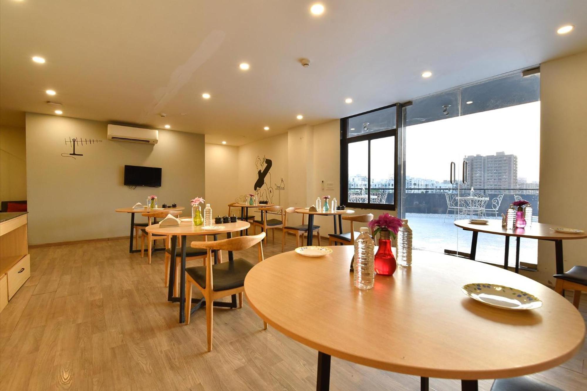 Fabhotel Ny Townhouse Ahmedabad Exterior photo