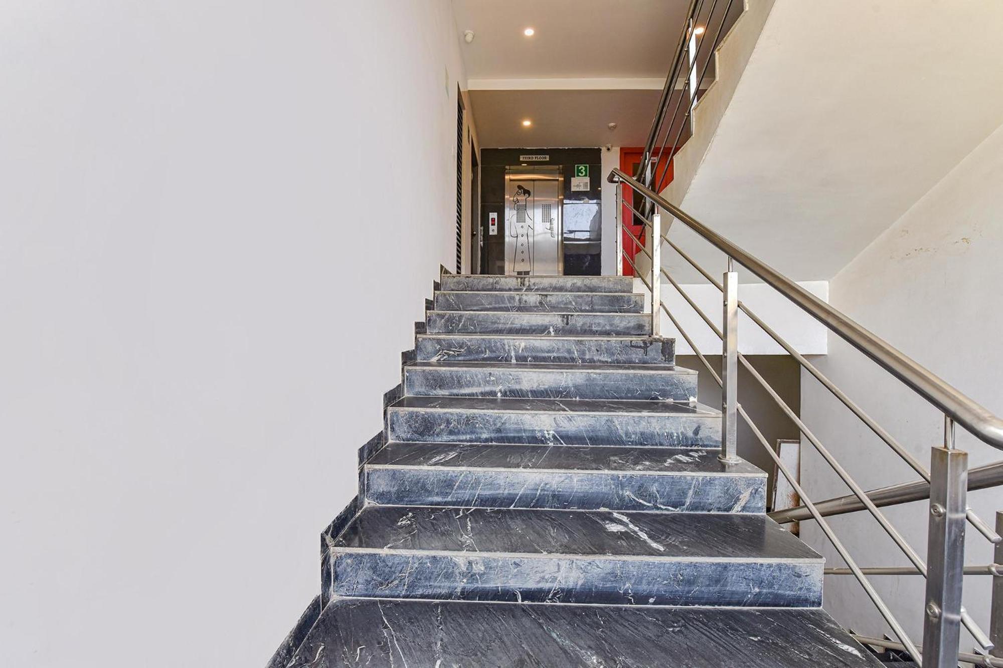 Fabhotel Ny Townhouse Ahmedabad Exterior photo