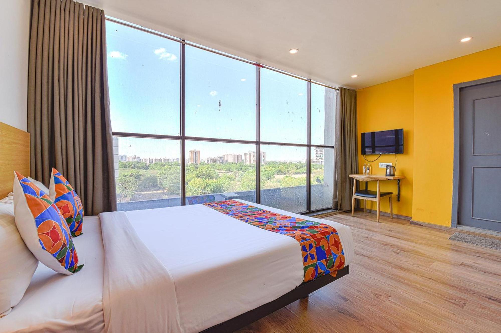Fabhotel Ny Townhouse Ahmedabad Exterior photo